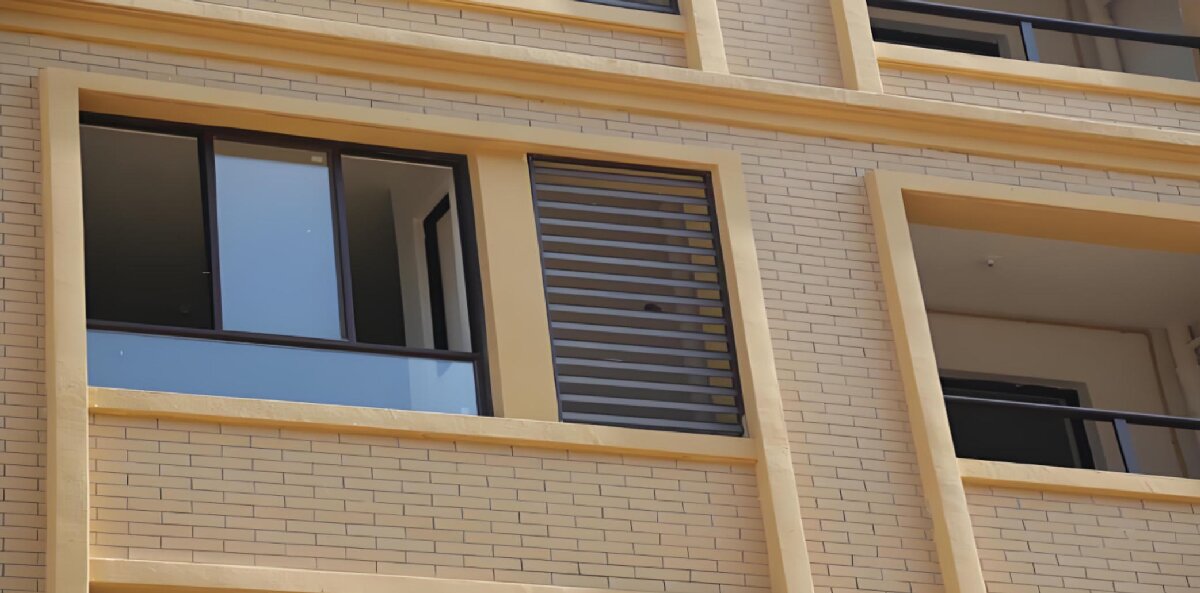 房屋外墻門窗滲水、開裂修繕！(圖1)